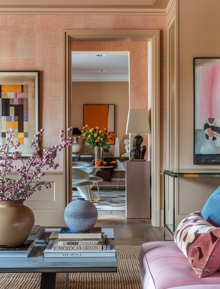 ფერთა ჰარმონია და განათება: პასტელური ფერები და დეკორატიული ლარნაკები თანამედროვე ჰოლში